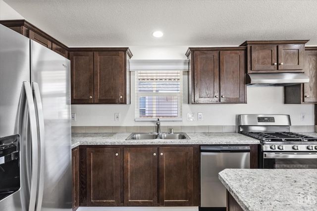 259 Mary Kay Lane, Bakersfield, CA 93308