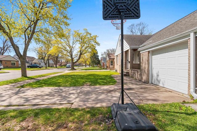 1012 REDWOOD DRIVE, Green Bay, WI 54304