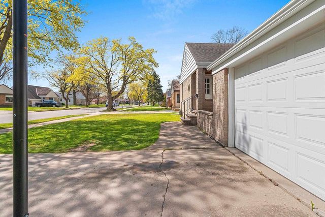 1012 REDWOOD DRIVE, Green Bay, WI 54304