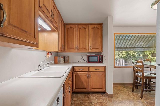 1012 REDWOOD DRIVE, Green Bay, WI 54304