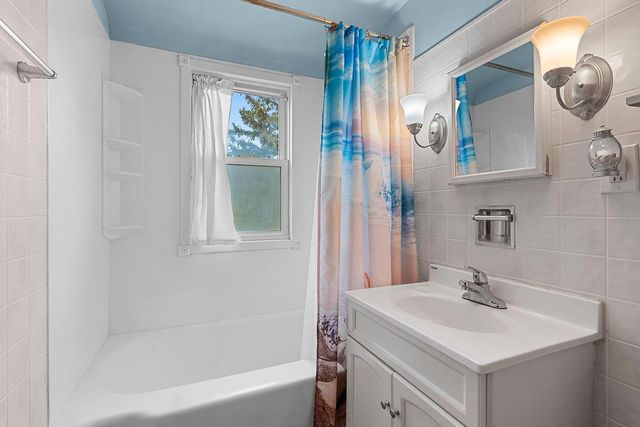 1012 REDWOOD DRIVE, Green Bay, WI 54304