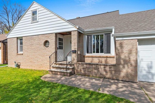 1012 REDWOOD DRIVE, Green Bay, WI 54304