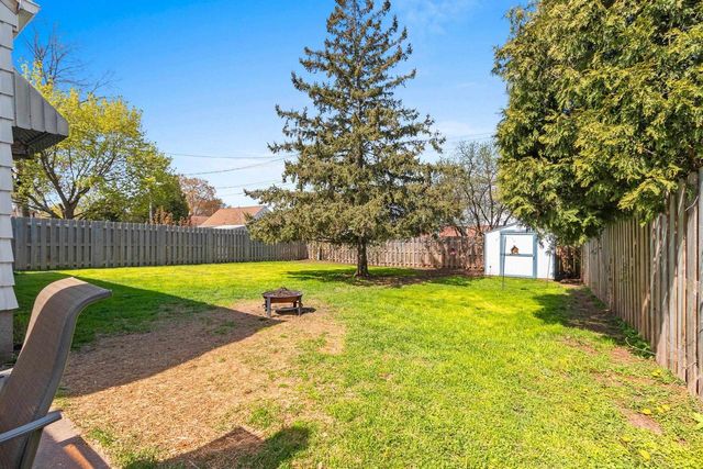 1012 REDWOOD DRIVE, Green Bay, WI 54304