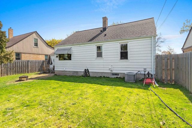 1012 REDWOOD DRIVE, Green Bay, WI 54304