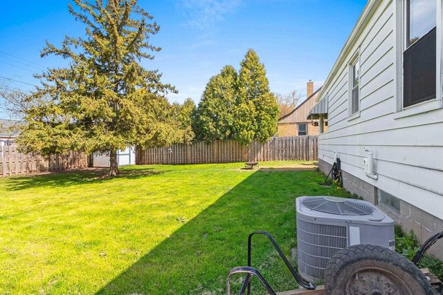 1012 REDWOOD DRIVE, Green Bay, WI 54304