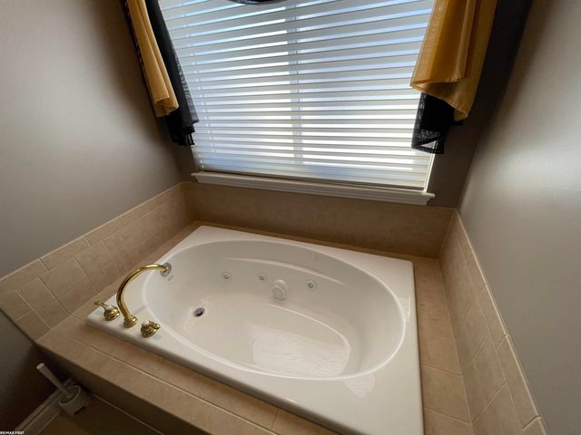 33878 Au Sable Drive, New Baltimore, MI 48047