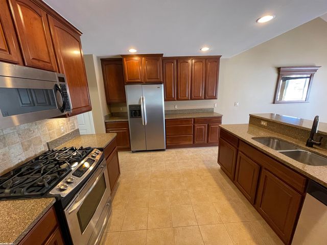 33878 Au Sable Drive, New Baltimore, MI 48047