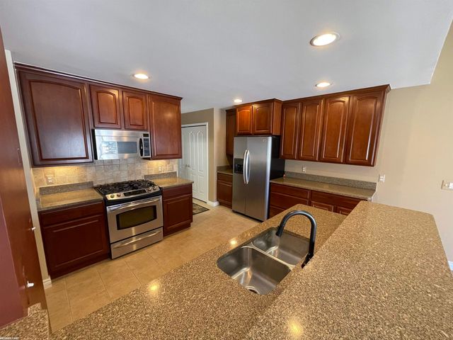 33878 Au Sable Drive, New Baltimore, MI 48047