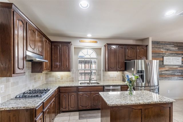 11825 Wolfcreek Lane, Fort Worth, TX 76244