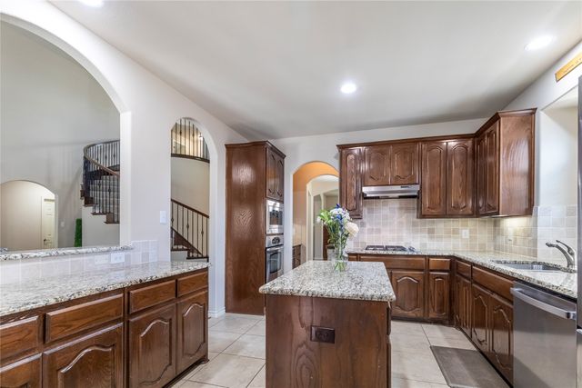 11825 Wolfcreek Lane, Fort Worth, TX 76244