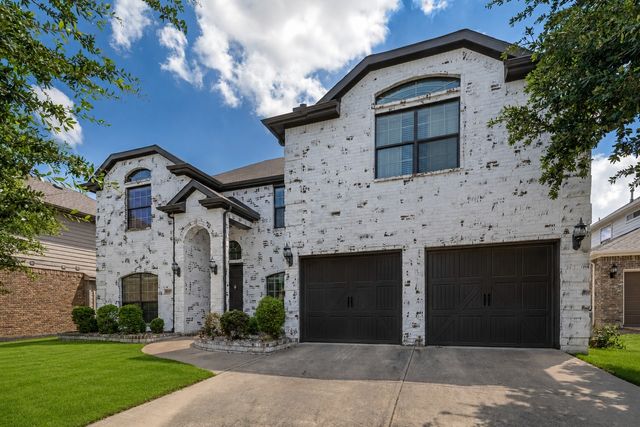 11825 Wolfcreek Lane, Fort Worth, TX 76244