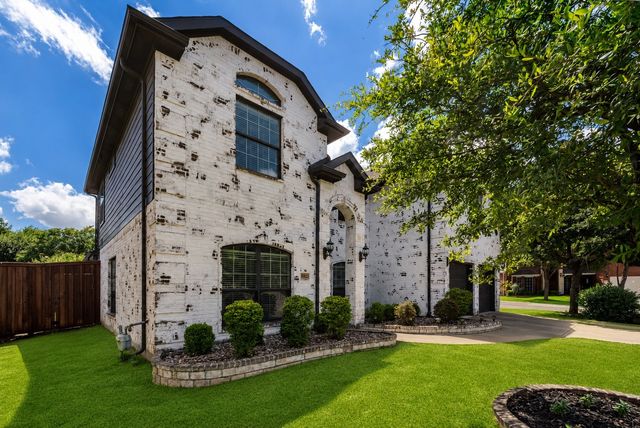 11825 Wolfcreek Lane, Fort Worth, TX 76244