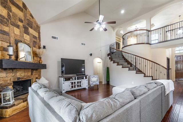 11825 Wolfcreek Lane, Fort Worth, TX 76244