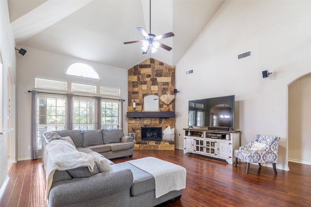11825 Wolfcreek Lane, Fort Worth, TX 76244