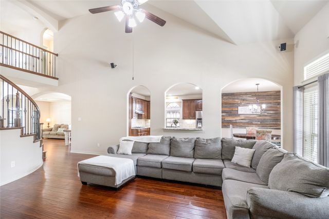 11825 Wolfcreek Lane, Fort Worth, TX 76244