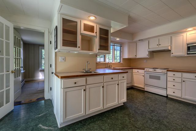 1131 Route 30, Dorset, VT 05251
