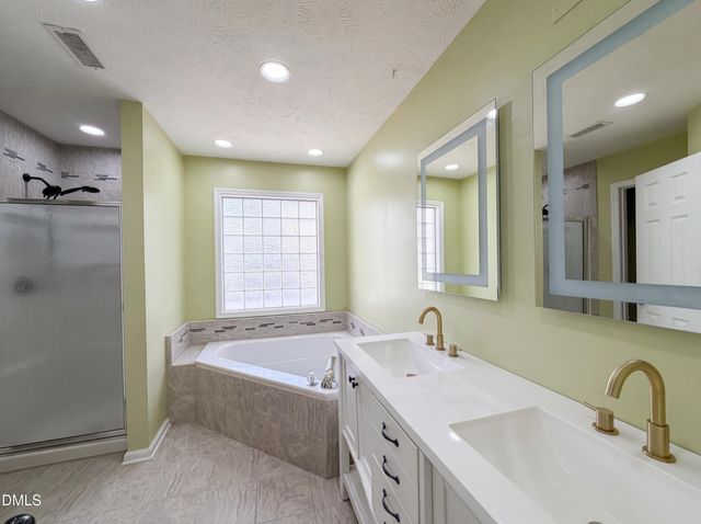 392 Bubble Creek Court 9, Fayetteville, NC 28311