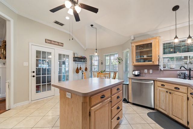 1618 Hyde Park Boulevard, Cleburne, TX 76033