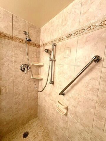116 Windsor F, West Palm Beach, FL 33417