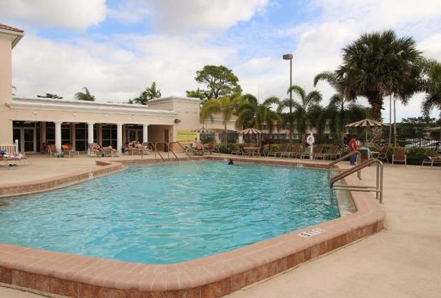 116 Windsor F, West Palm Beach, FL 33417