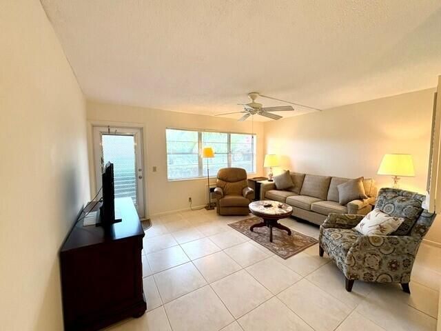 116 Windsor F, West Palm Beach, FL 33417
