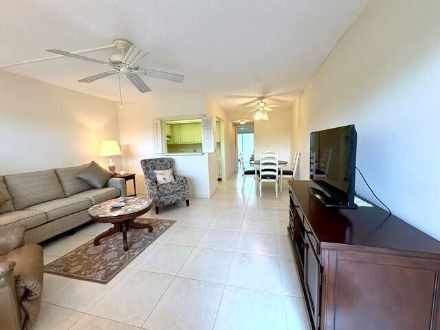 116 Windsor F, West Palm Beach, FL 33417