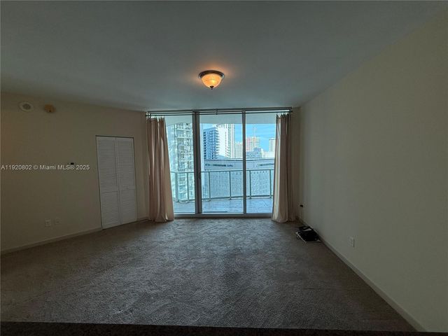 300 S Biscayne Blvd T-1805, Miami, FL 33131