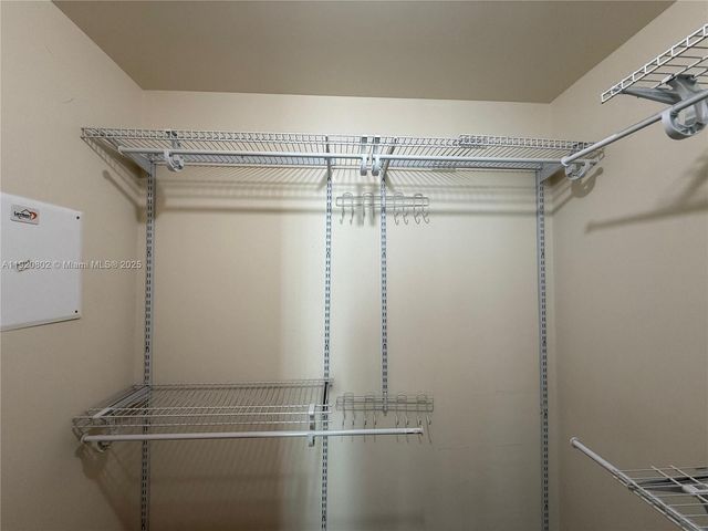 300 S Biscayne Blvd T-1805, Miami, FL 33131