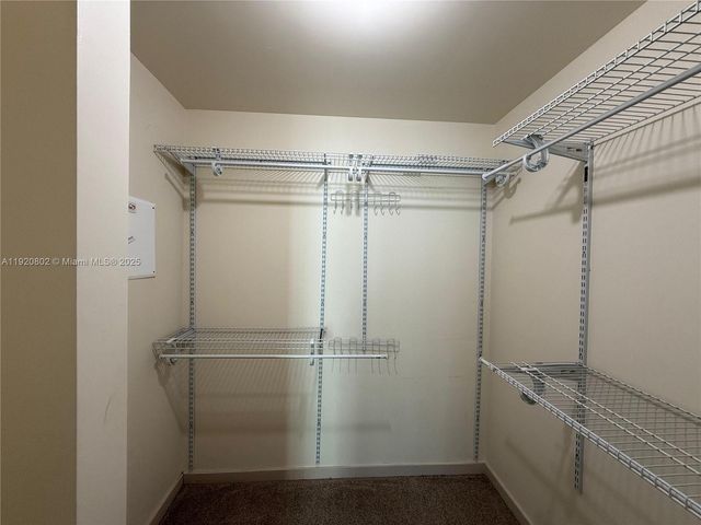 300 S Biscayne Blvd T-1805, Miami, FL 33131