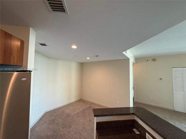 300 S Biscayne Blvd T-1805, Miami, FL 33131