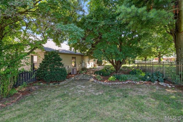 313 Hickory Bend, Belleville, IL 62223