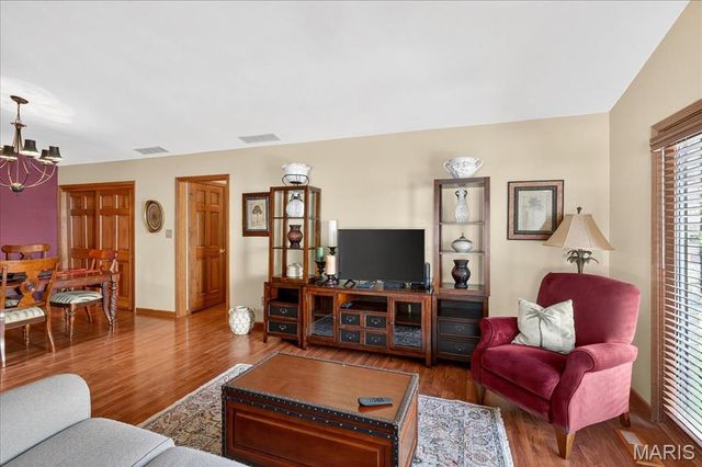 313 Hickory Bend, Belleville, IL 62223