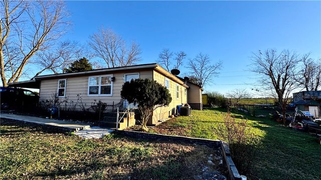 895 Midway Avenue, Decatur, AR 72722