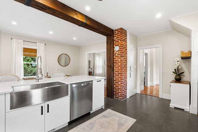 11 Draper Rd, Framingham, MA 01702