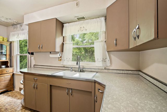 209 Beach Drive, Algonquin, IL 60102