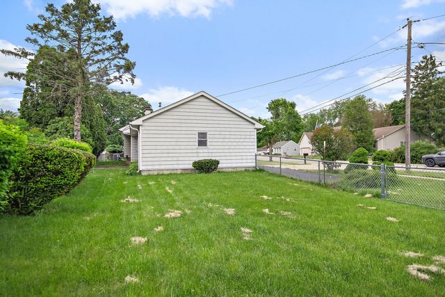 209 Beach Drive, Algonquin, IL 60102