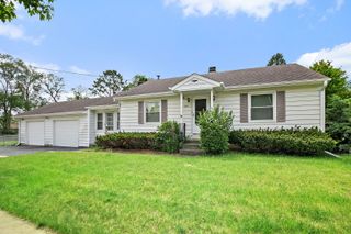 209 Beach Drive, Algonquin, IL 60102