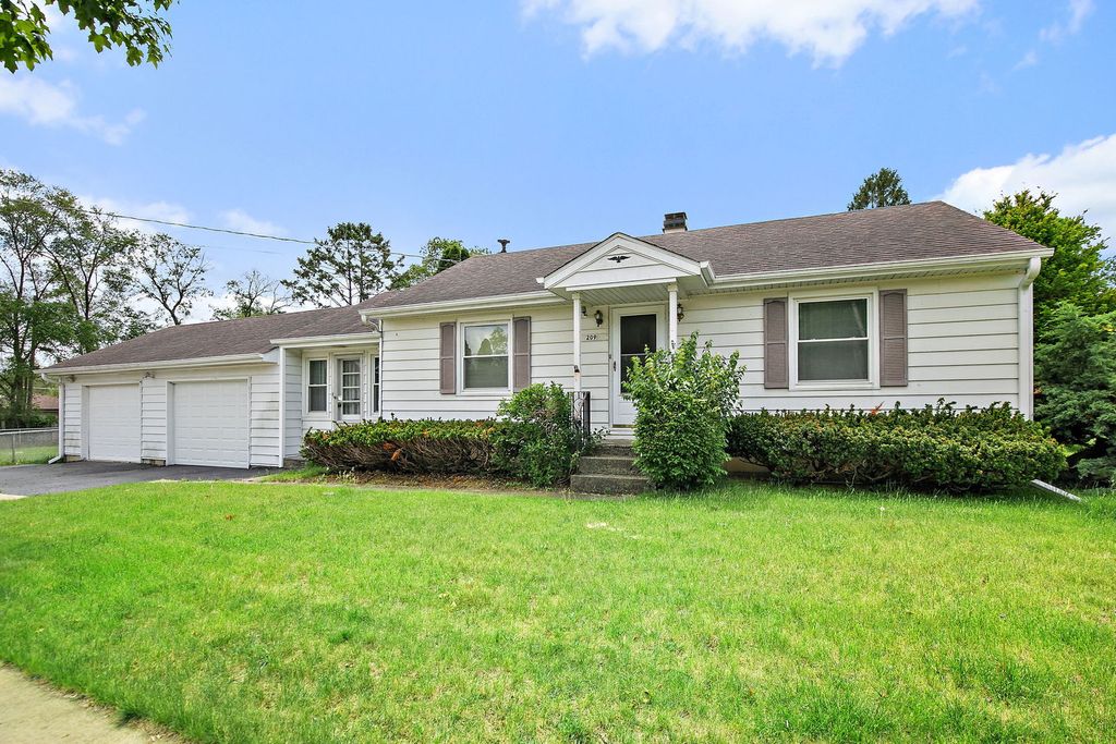 209 Beach Drive, Algonquin, IL 60102