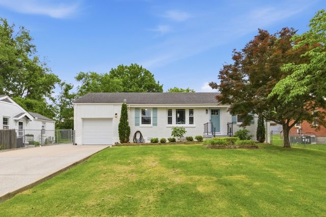 353 Melpar Dr, Nashville, TN 37211