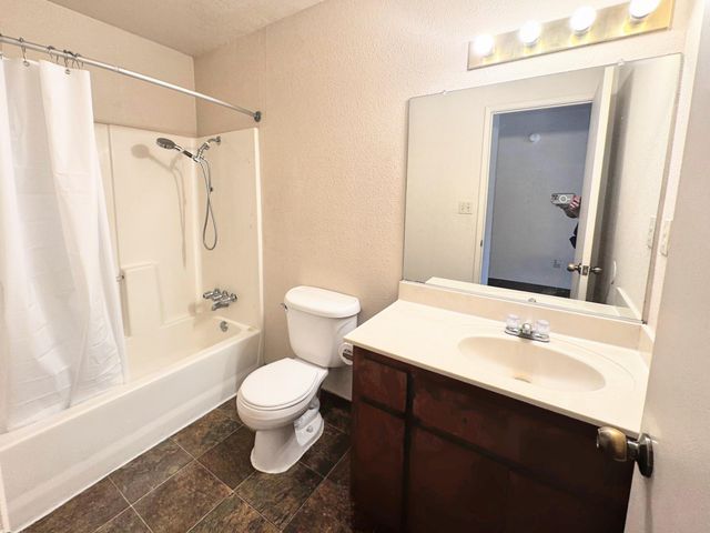 253 W Belleview Avenue, Porterville, CA 93257