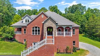 33 Riverside Drive, Oak Ridge, TN 37830