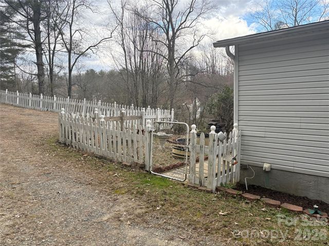 6 Shady Creek Lane, Leicester, NC 28748