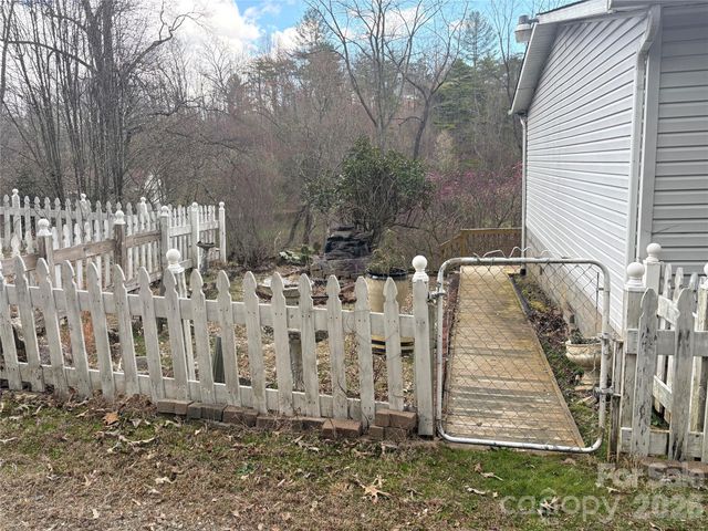 6 Shady Creek Lane, Leicester, NC 28748