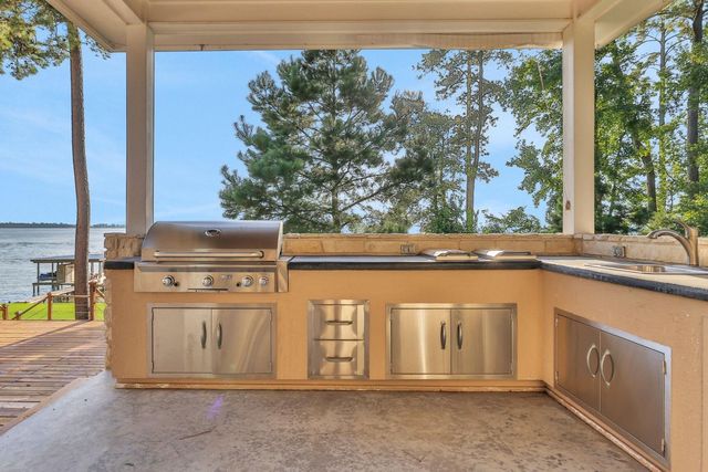 334 Sunset Drive, Livingston, TX 77351