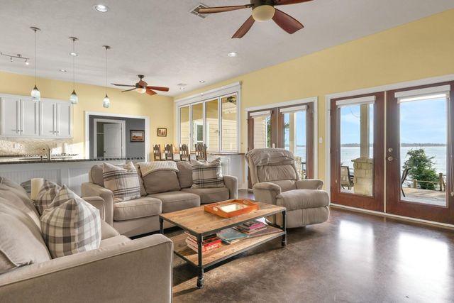 334 Sunset Drive, Livingston, TX 77351