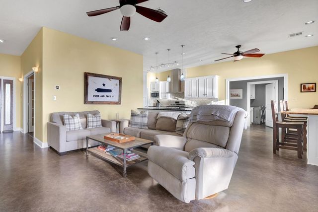 334 Sunset Drive, Livingston, TX 77351