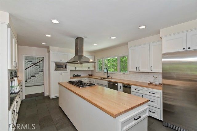 28411 North Shore Road, Lake Arrowhead, CA 92352