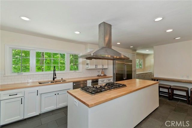 28411 North Shore Road, Lake Arrowhead, CA 92352