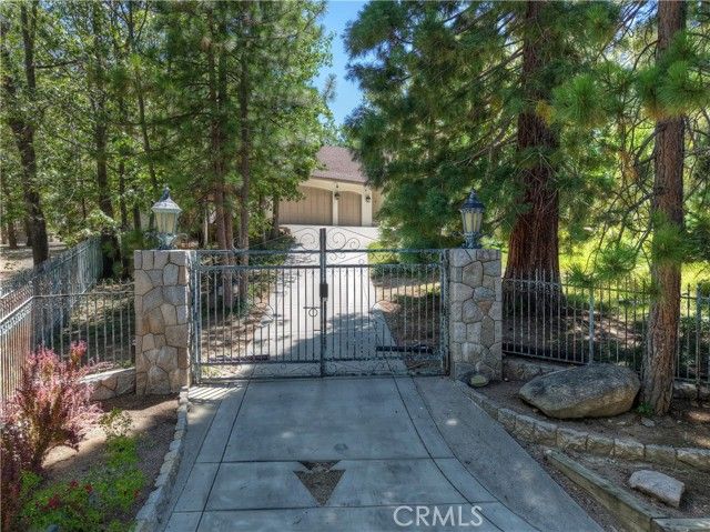 28411 North Shore Road, Lake Arrowhead, CA 92352