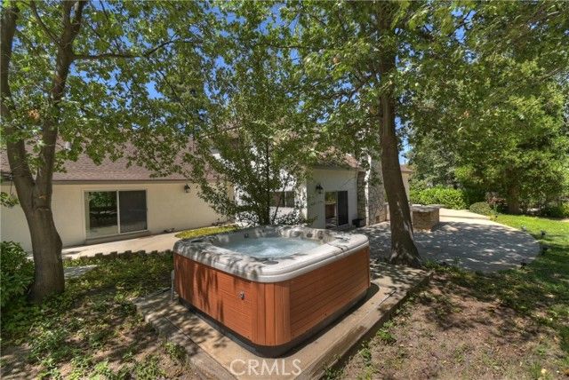 28411 North Shore Road, Lake Arrowhead, CA 92352